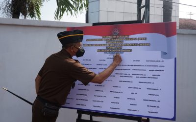 PENANDATANGANAN KOMITEMEN BERSAMA PAKTA INTEGRITAS PEMBANGUNAN ZONA INTEGRITAS MENUJU WILAYAH BIROKRASI BERSIH DAN MELAYANI (WBBM) KEJAKSAAN NEGERI NGAWI TAHUN 2021
