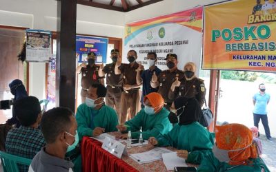 VAKSINASI KELUARGA PEGAWAI KEJAKSAAN NEGERI NGAWI DALAM RANGKA HBA DAN HUT IAD XXI TAHUN 2021