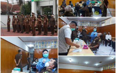 Pelaksanaan apel pagi dan kegiatan pemeriksaan swab antigen untuk seluruh  pegawai Kejari Ngawi pasca libur Idul Fitri 1443 H
