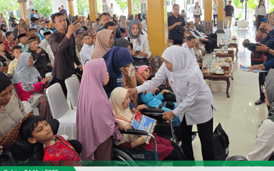 PENYERAHAN BANSOS OLEH GUBERNUR JAWA TIMUR